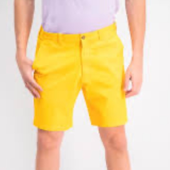 Club room Men's Regular-Fit 9" 4-Way Stretch Shorts
NWOT
Size 42 - Picture 1 of 7